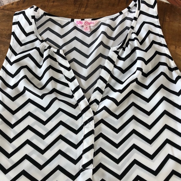 Candie's White and Black Herringbone Pattern Top - Size Small - Picture 2 of 6